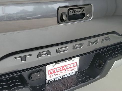 Used 2021 Toyota Tacoma TRD Off-Road AWD/4WD image 9