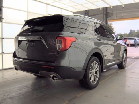 Used 2023 Ford Explorer Limited AWD/4WD image 4
