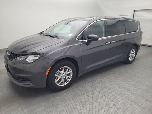 Used 2023 Chrysler Voyager LX FWD image 2