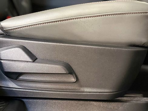 Used 2025 Ford Explorer Active w/ Active Comfort Package image 71