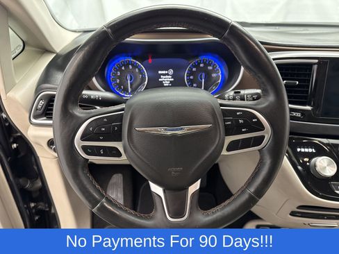 Used 2017 Chrysler Pacifica Touring-L Plus w/ Tire & Wheel Group image 16