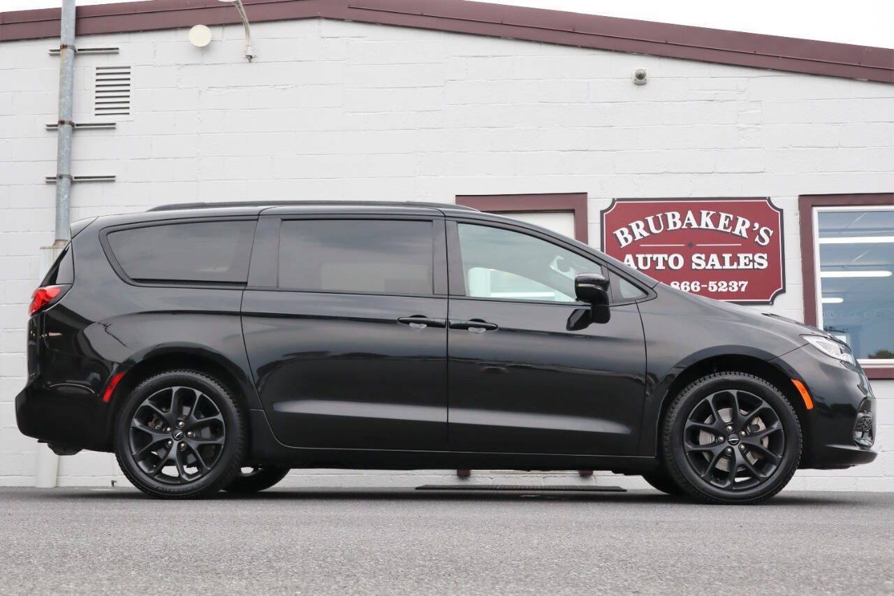 Used 2021 Chrysler Pacifica Touring-L w/ S Appearance Package AWD/4WD image 1