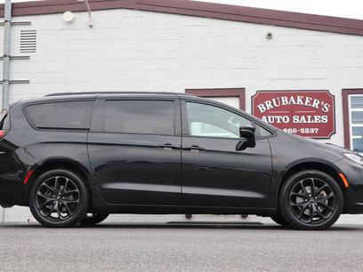 Used 2021 Chrysler Pacifica Touring-L w/ S Appearance Package