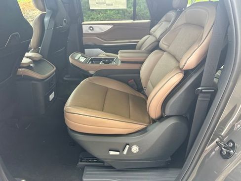 New 2026 Lincoln Navigator L Black Label AWD/4WD image 23
