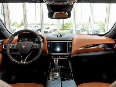 Certified 2022 Maserati Levante GT image 31