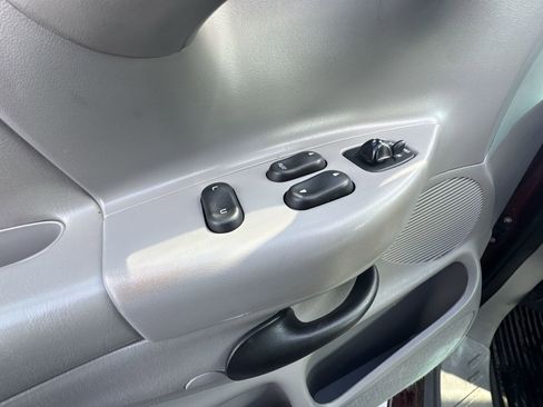 Used 1998 Ford F150 XLT image 11