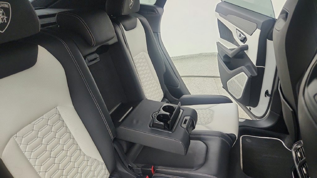 Used 2019 Lamborghini Urus AWD/4WD image 49