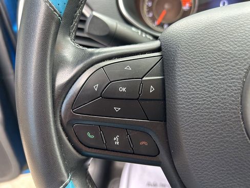 Used 2019 Jeep Cherokee Trailhawk image 39