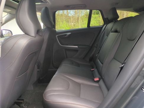 Used 2016 Volvo V60 T5 Cross Country w/ Convenience Package AWD/4WD image 24