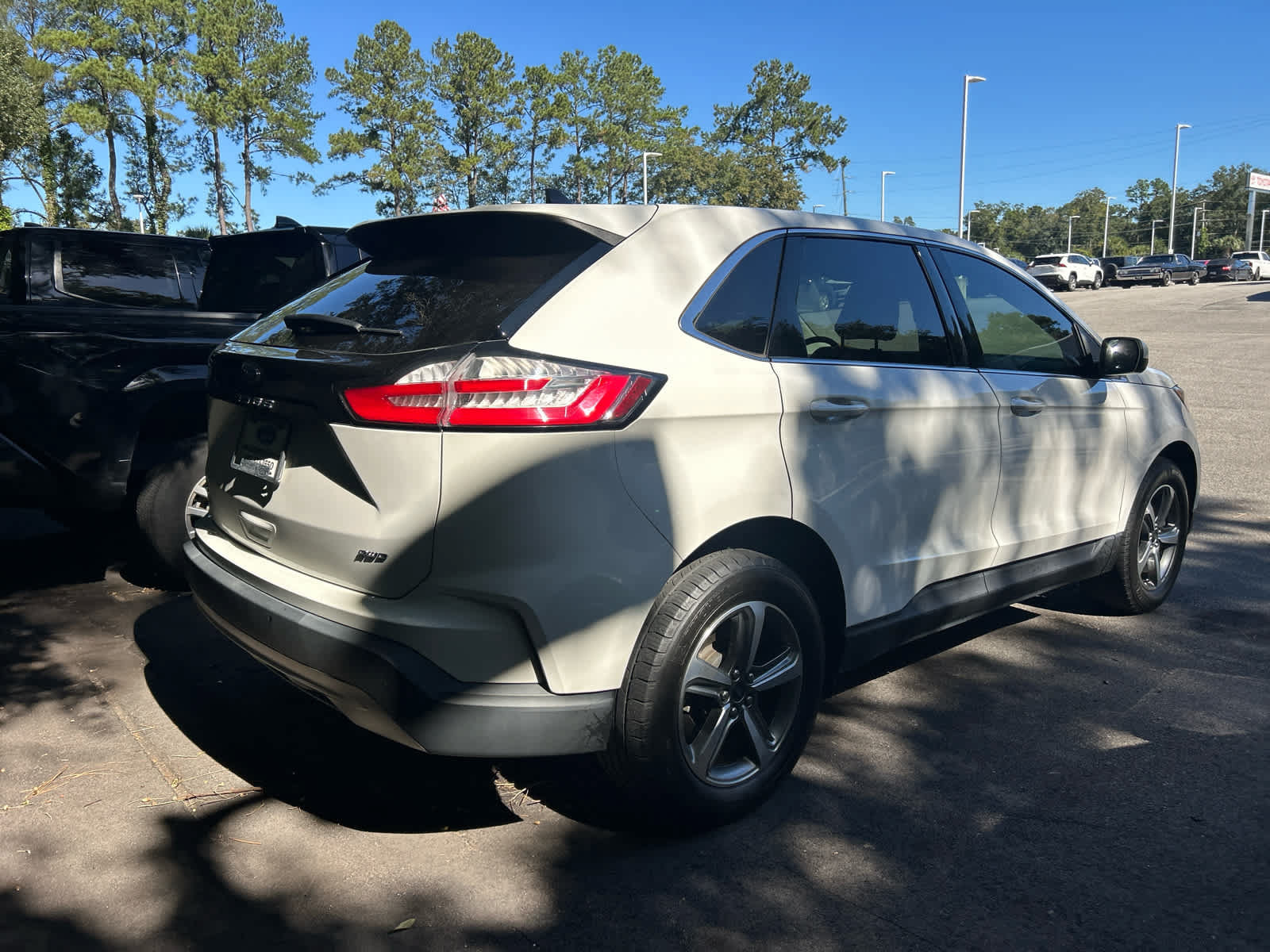 Used 2024 Ford Edge SEL w/ Convenience Package AWD/4WD image 3