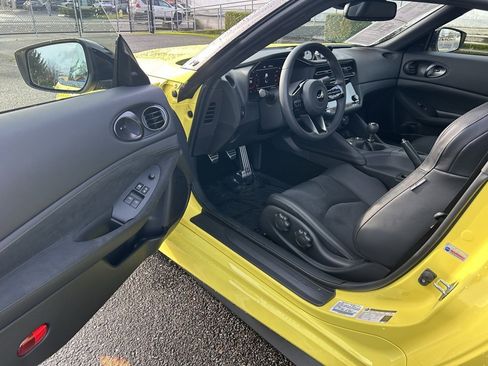 Used 2023 Nissan Z Performance w/ Floor Mat Package (L93) image 9