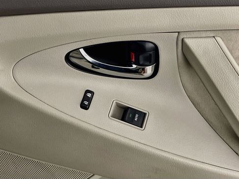 Used 2011 Toyota Camry LE w/ LE Extra-Value Pkg FWD image 29