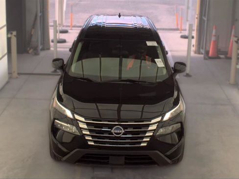 Used 2024 Nissan Rogue SV FWD image 8