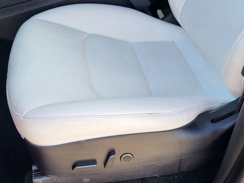 Used 2021 Tesla Model Y Long Range image 18