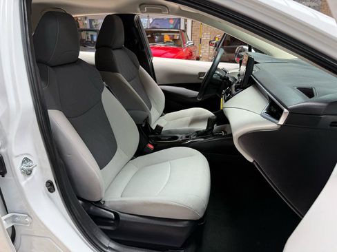 Used 2022 Toyota Corolla LE FWD image 25