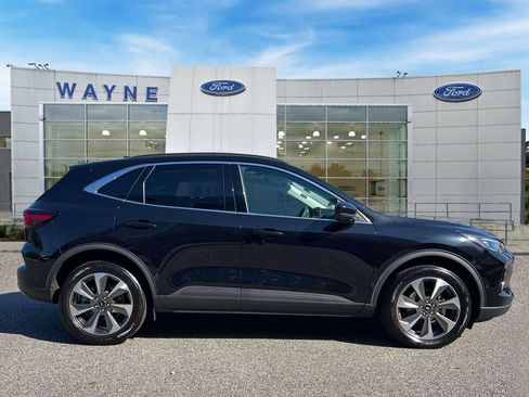 Used 2023 Ford Escape Platinum w/ Premium Technology Package image 7