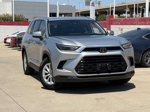 Used 2025 Toyota Grand Highlander AWD image 2