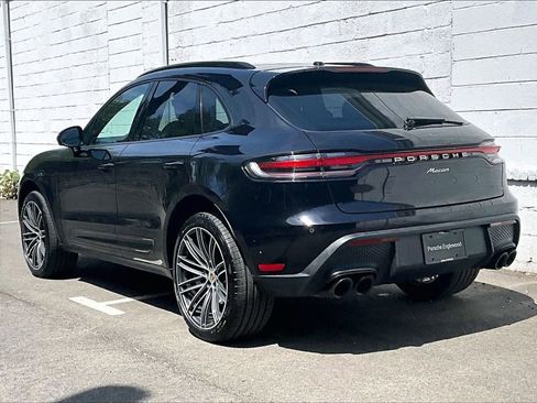 Certified 2025 Porsche Macan AWD/4WD image 3