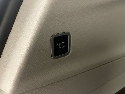 Used 2024 Chrysler Pacifica Touring-L FWD image 29