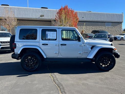 Used 2023 Jeep Wrangler Unlimited Sahara image 7