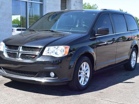Used 2019 Dodge Grand Caravan SXT FWD image 12