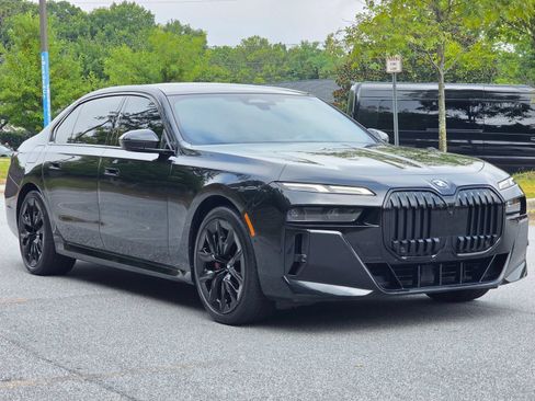 Used 2023 BMW 740i w/ Parking Assistance Package RWD image 9