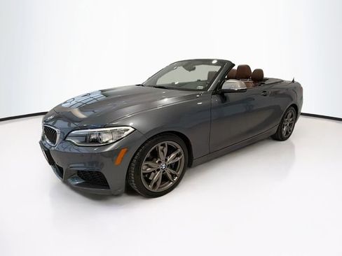 Used 2016 BMW M235i Convertible image 3