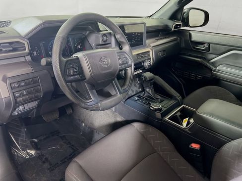 Certified 2025 Toyota Tacoma SR5 AWD/4WD image 10