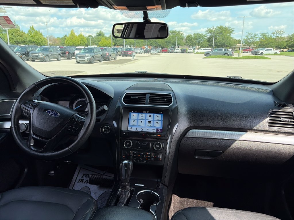 Used 2018 Ford Explorer XLT w/ Equipment Group 202A FWD image 31