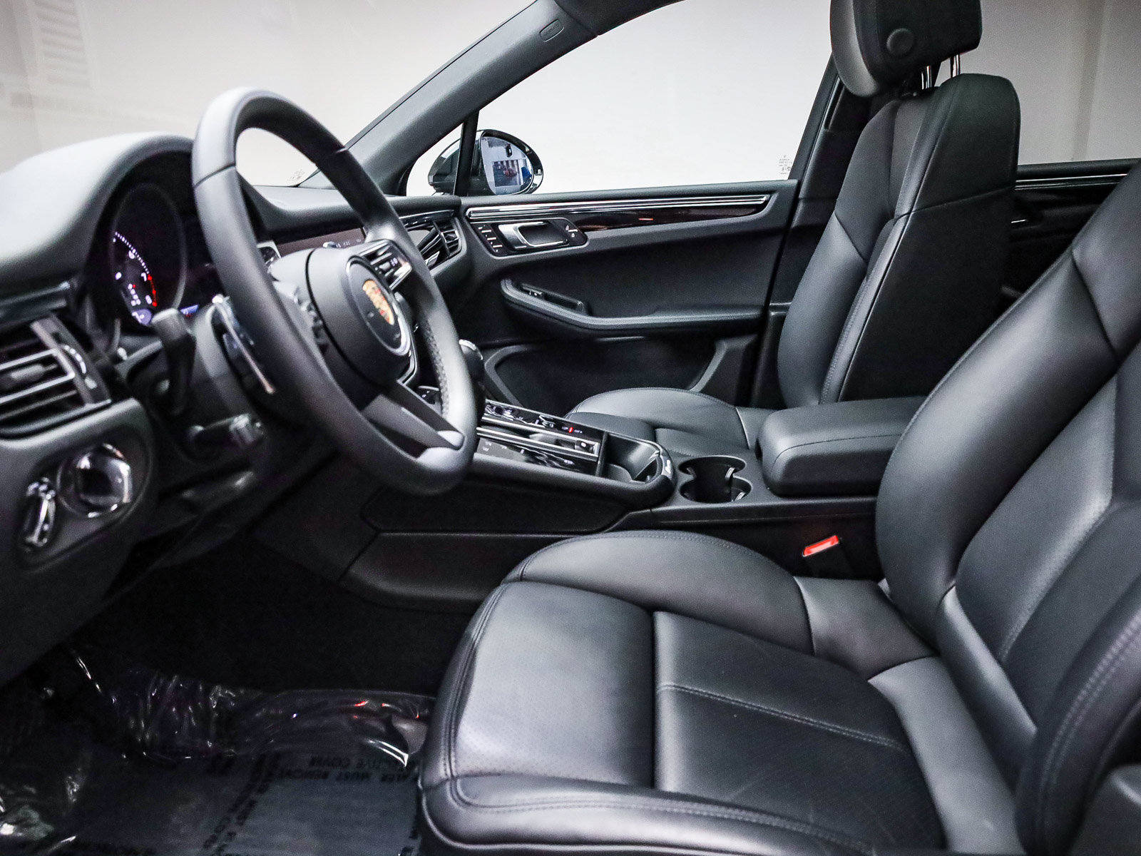 Certified 2026 Porsche Macan AWD/4WD image 19