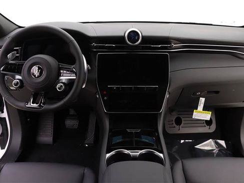 Certified 2023 Maserati Grecale Modena AWD/4WD image 7