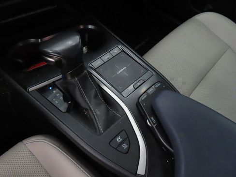 Used 2021 Lexus UX 250h w/ Premium Package AWD/4WD image 18