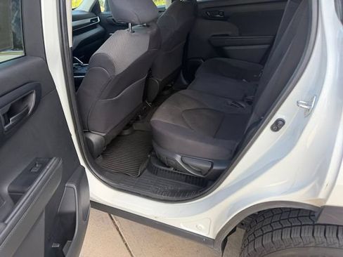 Used 2020 Toyota Highlander LE AWD/4WD image 10