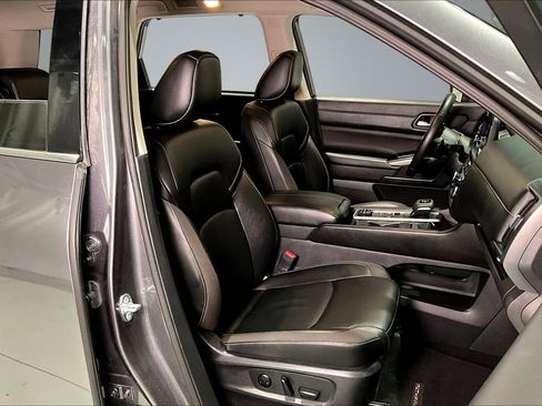 Used 2025 Nissan Pathfinder SL image 30