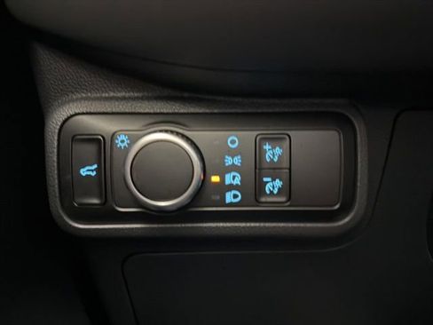 Used 2025 Ford Explorer Active image 30