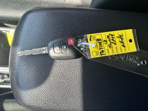 Used 2018 Toyota RAV4 LE FWD image 15
