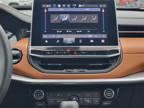 Certified 2024 Jeep Compass Limited image 27