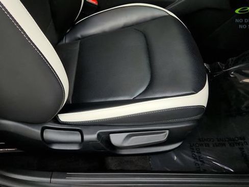 Used 2025 Kia K4 GT-Line Turbo FWD image 37