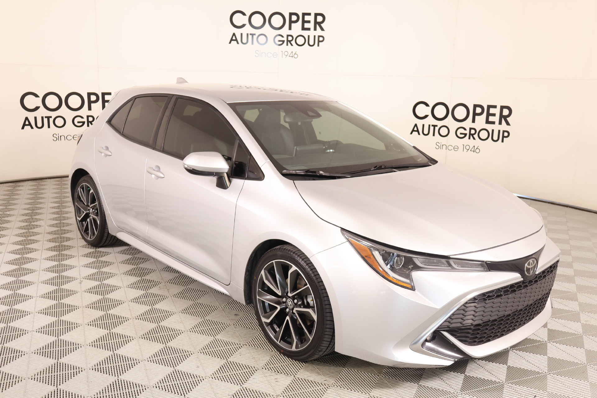 Used 2019 Toyota Corolla XSE FWD image 1