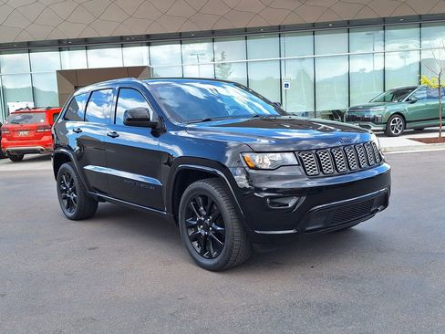 Used 2019 Jeep Grand Cherokee Altitude AWD/4WD image 1
