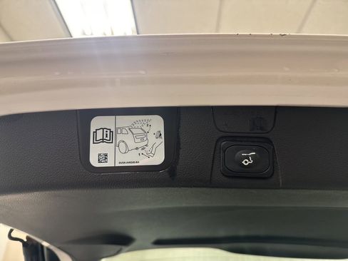 Used 2015 Ford C-MAX Energi SEL w/ Equipment Group 302A image 31