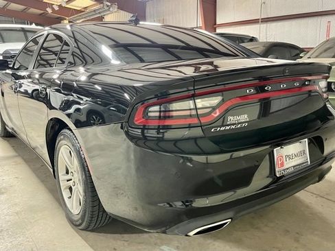 Used 2023 Dodge Charger SXT image 4