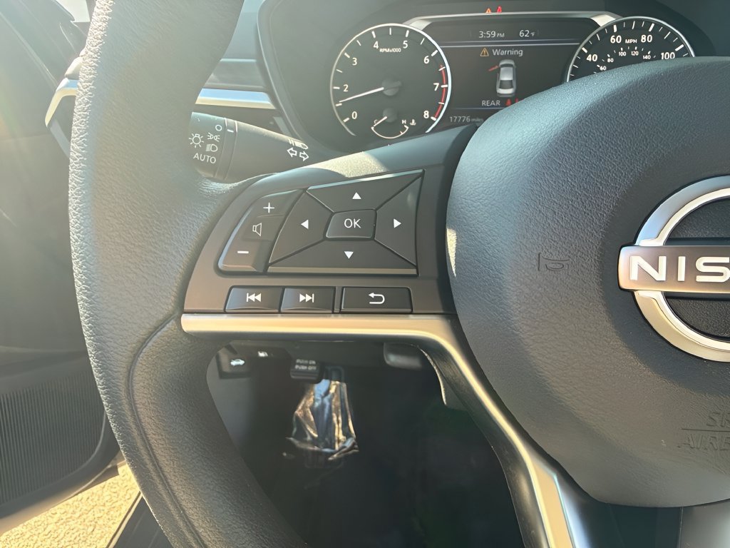 Used 2023 Nissan Altima 2.5 SV FWD image 16