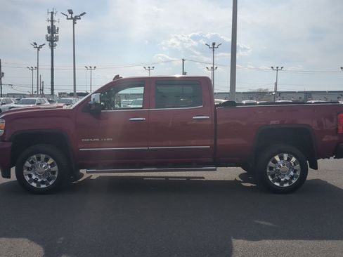 Used 2018 GMC Sierra 2500 Denali w/ Duramax Plus Package AWD/4WD image 4