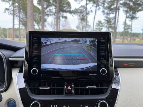 Used 2022 Toyota Corolla LE w/ Premium Interior Package image 4