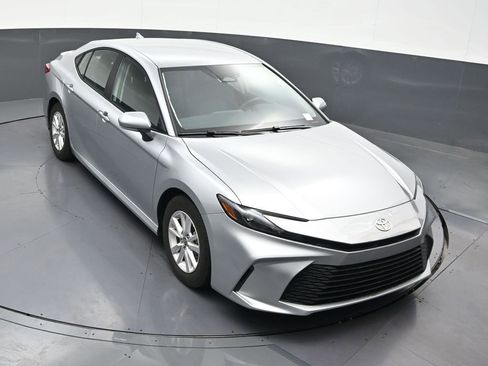 Used 2025 Toyota Camry LE w/ Convenience Package FWD image 21