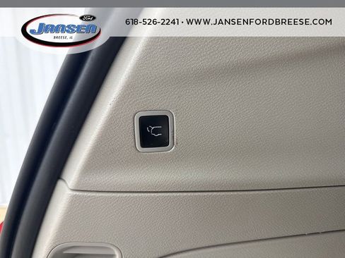 Used 2024 Chrysler Pacifica Touring-L image 25