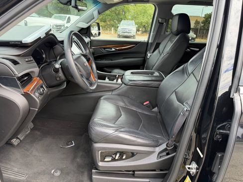 Used 2017 Cadillac Escalade ESV Luxury RWD image 10