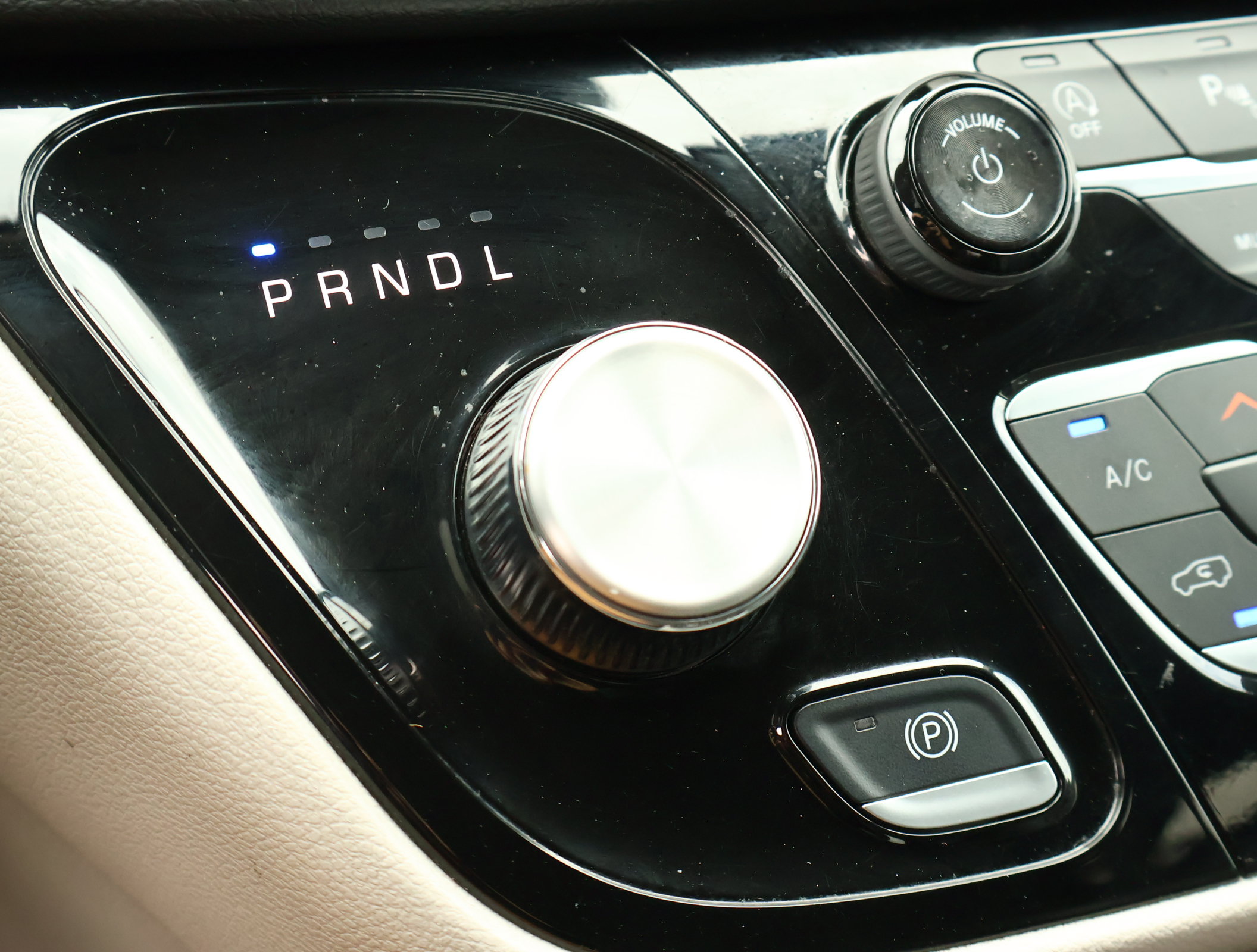 Used 2024 Chrysler Pacifica Touring-L FWD image 19
