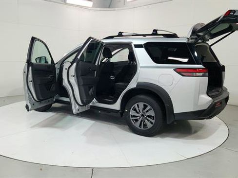 New 2025 Nissan Pathfinder SV image 30